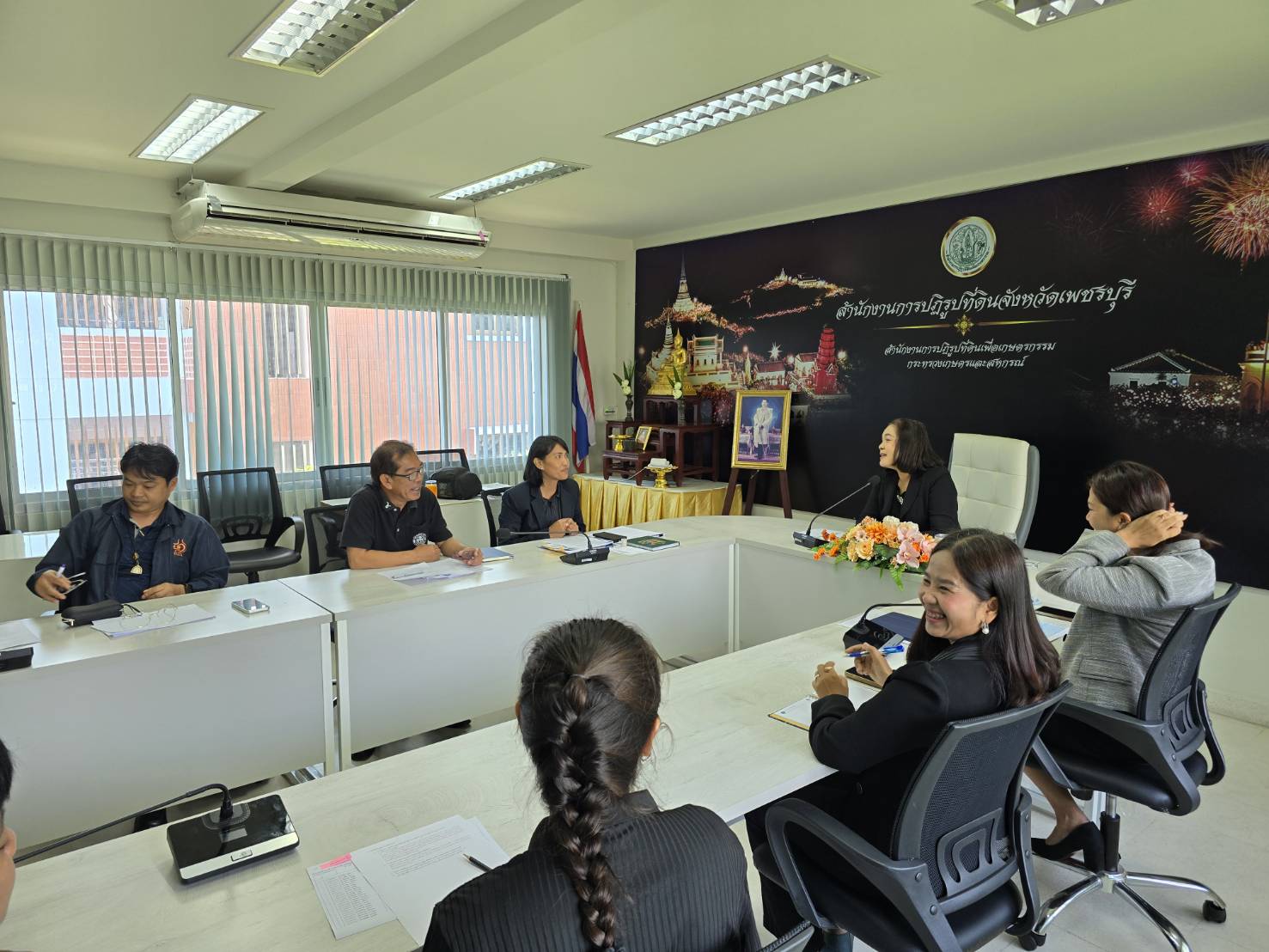 title - ปฏิรูปที่ดินจังหวัดเพชรบุรี พร้อมด้วย เจ้าหน้าที่ ส.ป.ก.เพชรบุรี ร่วมประชุมตรวจติดตามความก้าวหน้าผลการดำเนินงานตามแผนการตรวจราชการของผู้ตรวจราชการสำนักงานการปฏิรูปที่ดินเพื่อเกษตรกรรม (นางสาวพจนันท์ กองมาก) ประจำปีงบประมาณ พ.ศ. 2569 รอบที่ 2